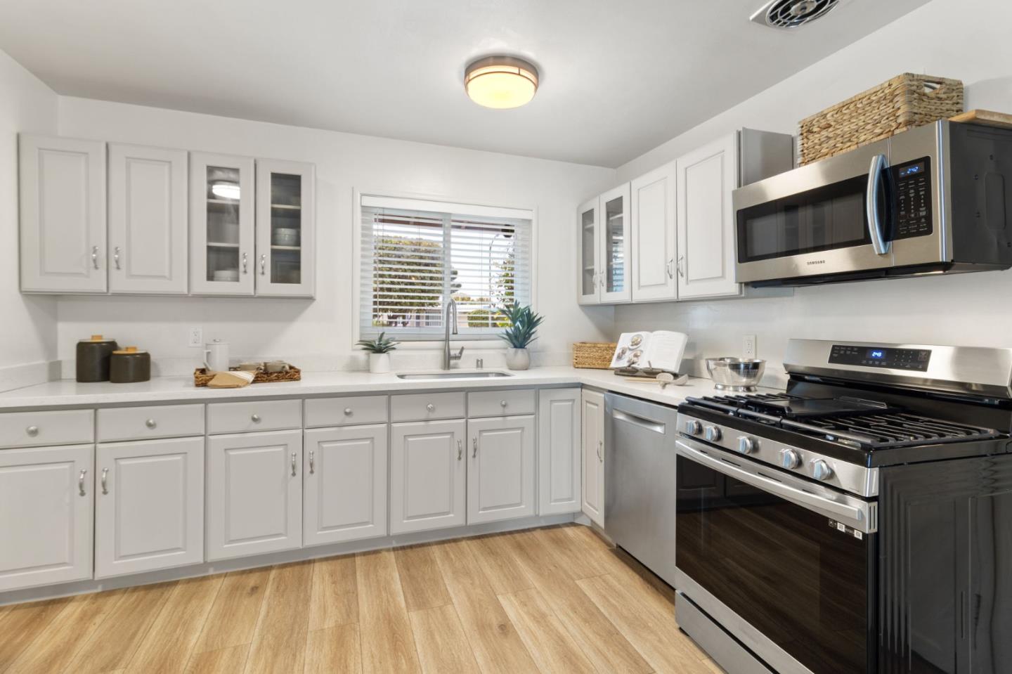 Detail Gallery Image 10 of 58 For 1418 Hancock Ave, San Mateo,  CA 94403 - 4 Beds | 2 Baths