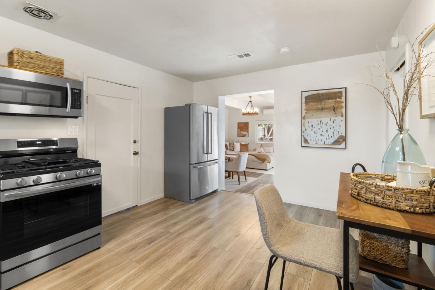 Detail Gallery Image 11 of 58 For 1418 Hancock Ave, San Mateo,  CA 94403 - 4 Beds | 2 Baths