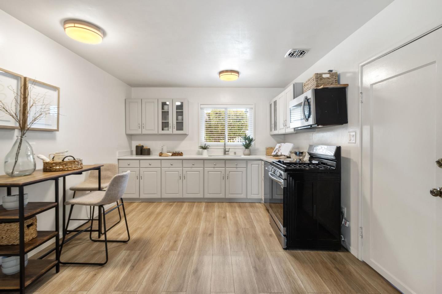 Detail Gallery Image 9 of 58 For 1418 Hancock Ave, San Mateo,  CA 94403 - 4 Beds | 2 Baths