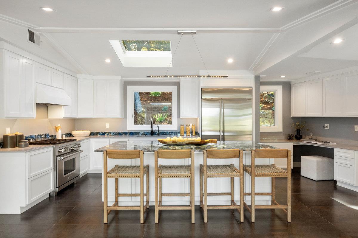 Detail Gallery Image 7 of 36 For 745 Endfield Way, Hillsborough,  CA 94010 - 4 Beds | 3 Baths