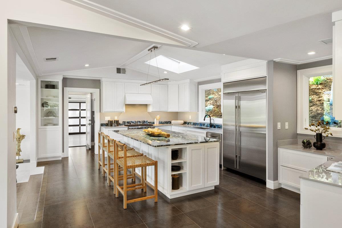 Detail Gallery Image 8 of 36 For 745 Endfield Way, Hillsborough,  CA 94010 - 4 Beds | 3 Baths