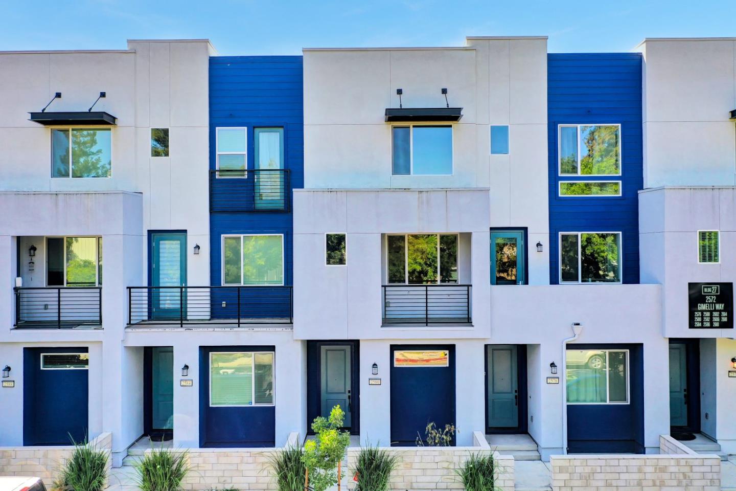 Detail Gallery Image 1 of 42 For 2580 Gimelli Way, San Jose,  CA 95133 - 3 Beds | 3 Baths