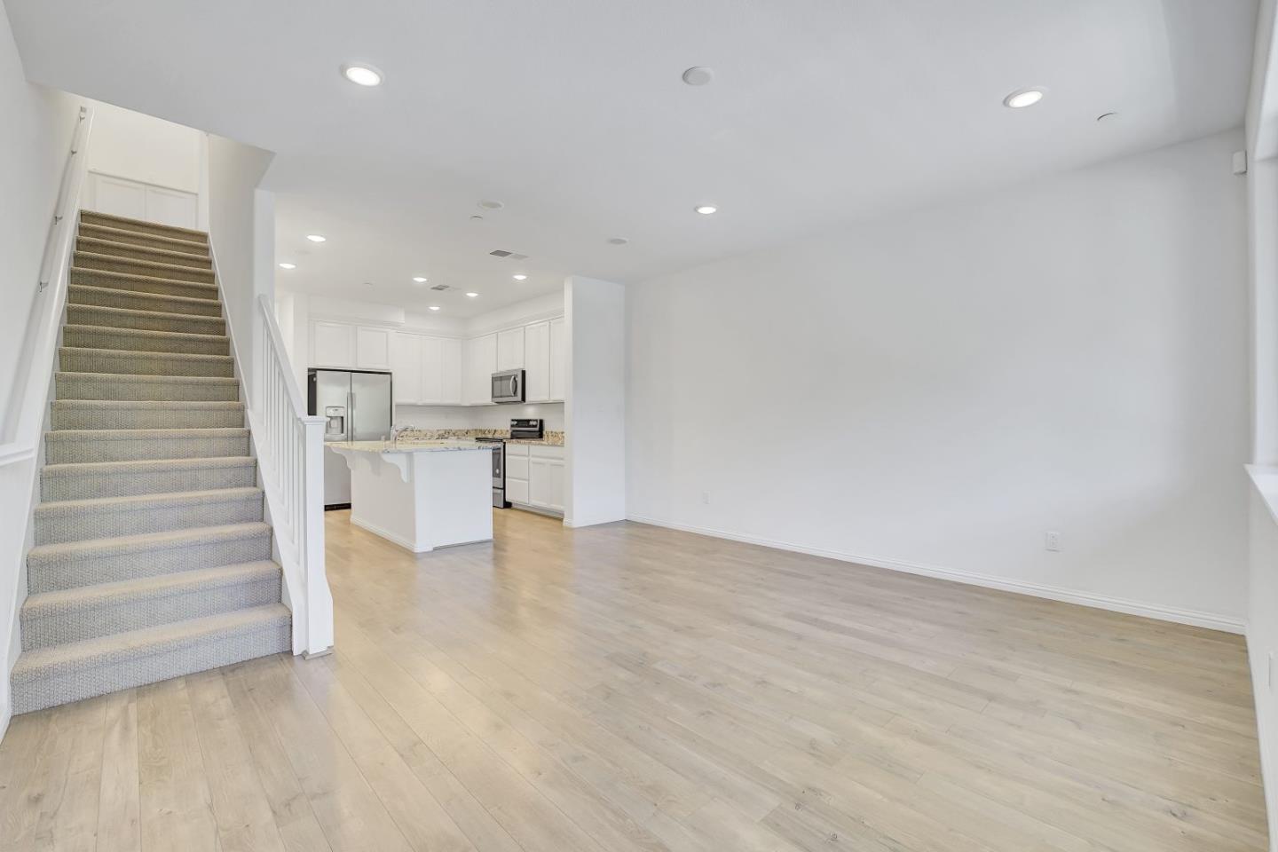 Detail Gallery Image 11 of 42 For 2580 Gimelli Way, San Jose,  CA 95133 - 3 Beds | 3 Baths