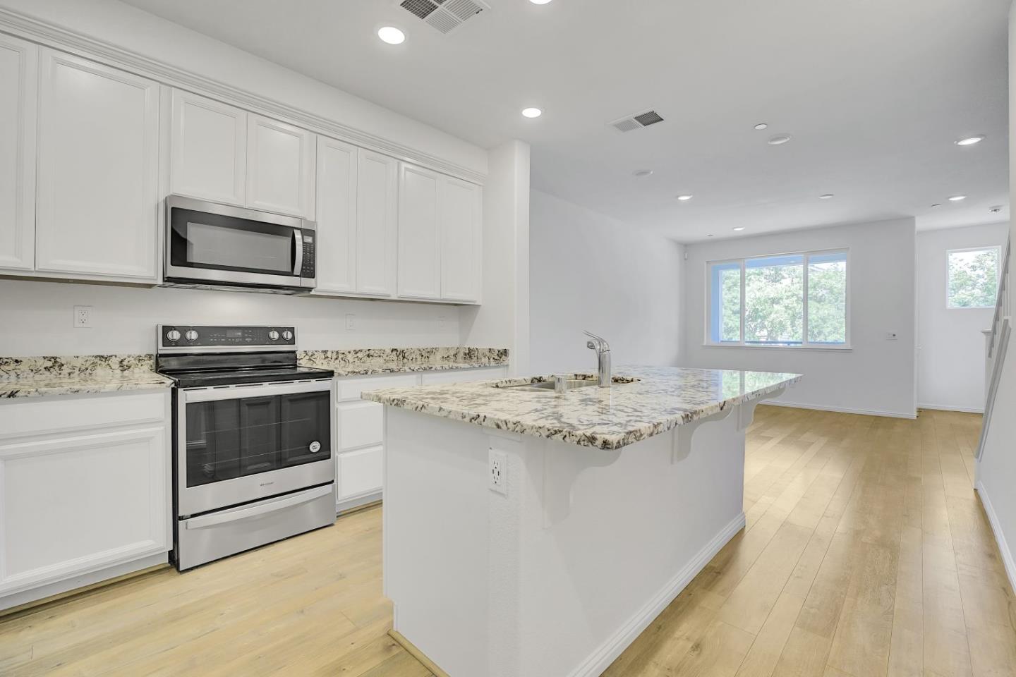 Detail Gallery Image 4 of 42 For 2580 Gimelli Way, San Jose,  CA 95133 - 3 Beds | 3 Baths