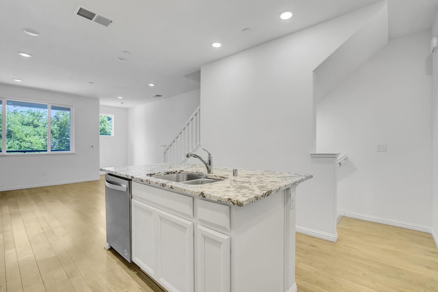 Detail Gallery Image 5 of 42 For 2580 Gimelli Way, San Jose,  CA 95133 - 3 Beds | 3 Baths