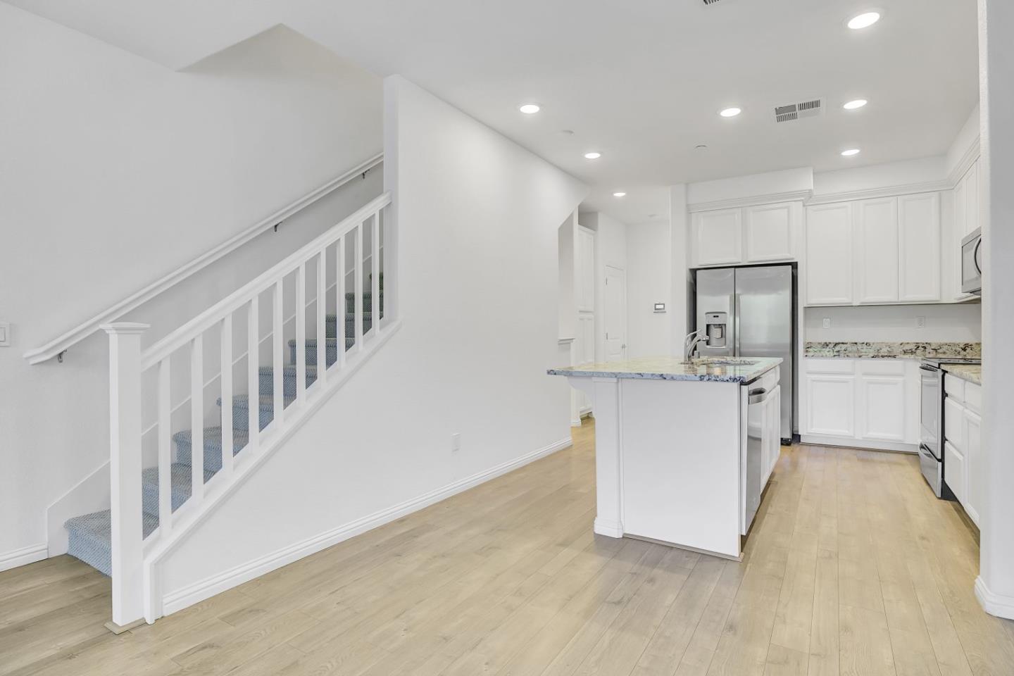 Detail Gallery Image 6 of 42 For 2580 Gimelli Way, San Jose,  CA 95133 - 3 Beds | 3 Baths