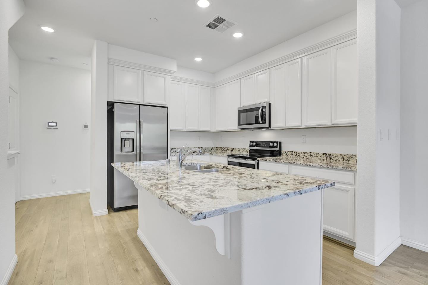 Detail Gallery Image 7 of 42 For 2580 Gimelli Way, San Jose,  CA 95133 - 3 Beds | 3 Baths