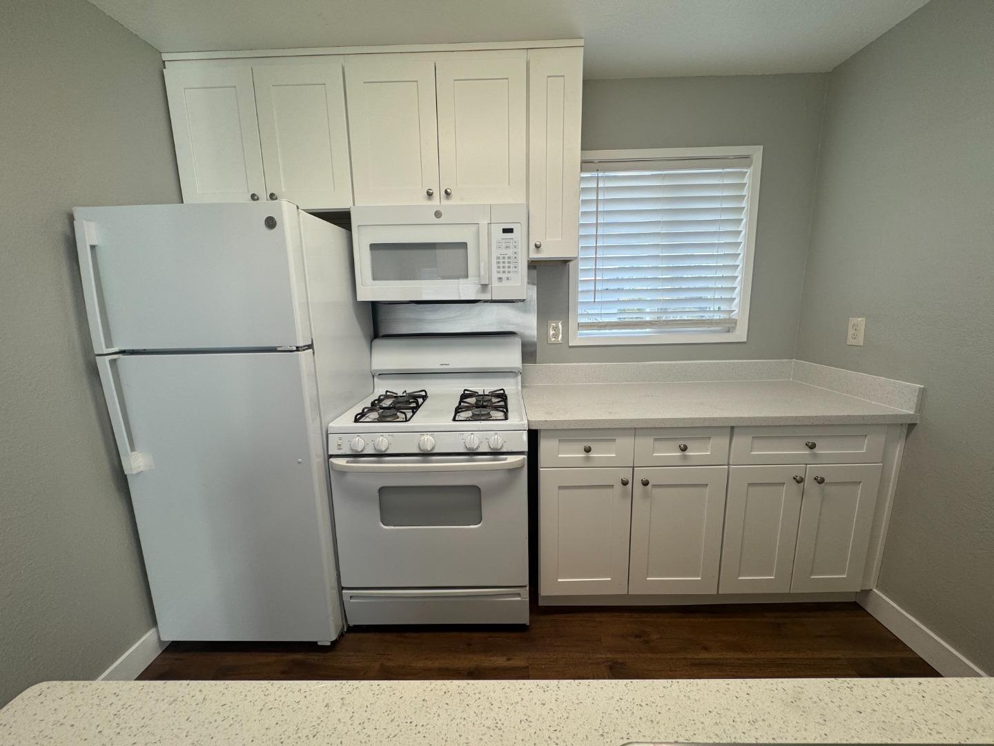 Detail Gallery Image 5 of 23 For 1051 Rider Ave #F,  Salinas,  CA 93905 - 3 Beds | 1 Baths