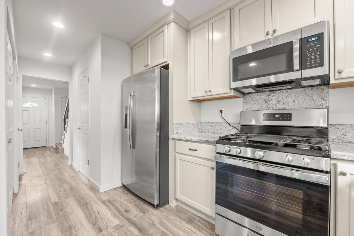 Detail Gallery Image 10 of 26 For 3828 Keneland Way, Pleasanton,  CA 94588 - 4 Beds | 2/1 Baths