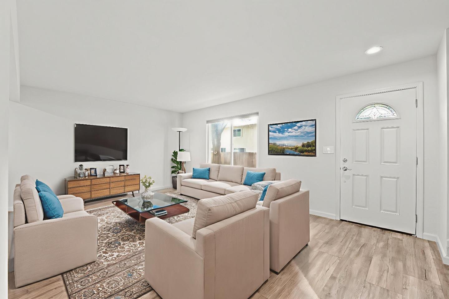 Detail Gallery Image 2 of 26 For 3828 Keneland Way, Pleasanton,  CA 94588 - 4 Beds | 2/1 Baths