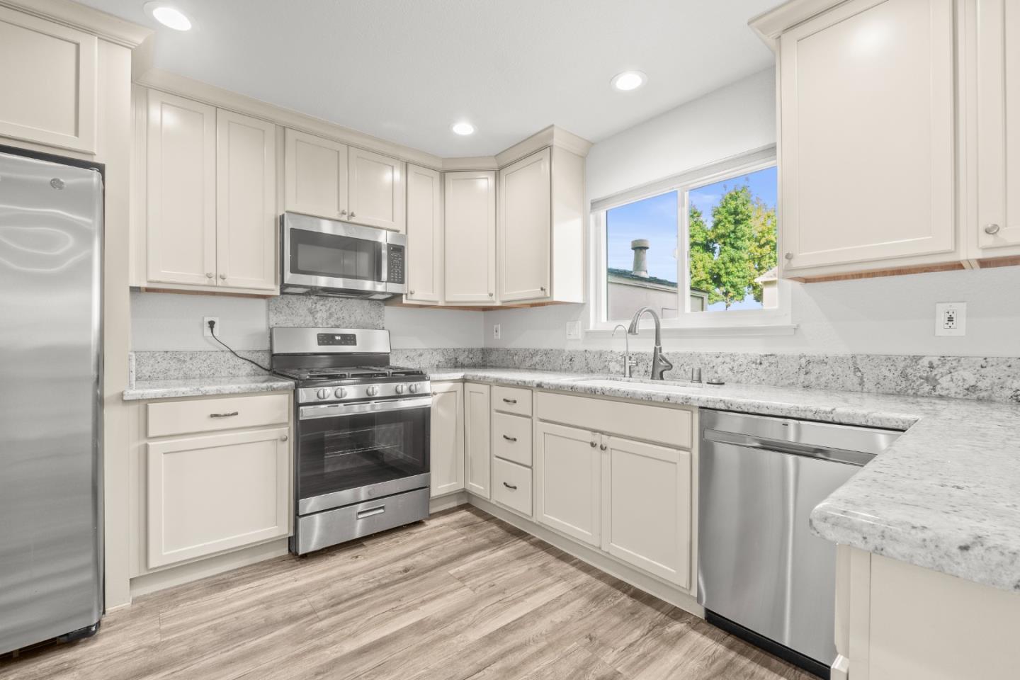 Detail Gallery Image 6 of 26 For 3828 Keneland Way, Pleasanton,  CA 94588 - 4 Beds | 2/1 Baths