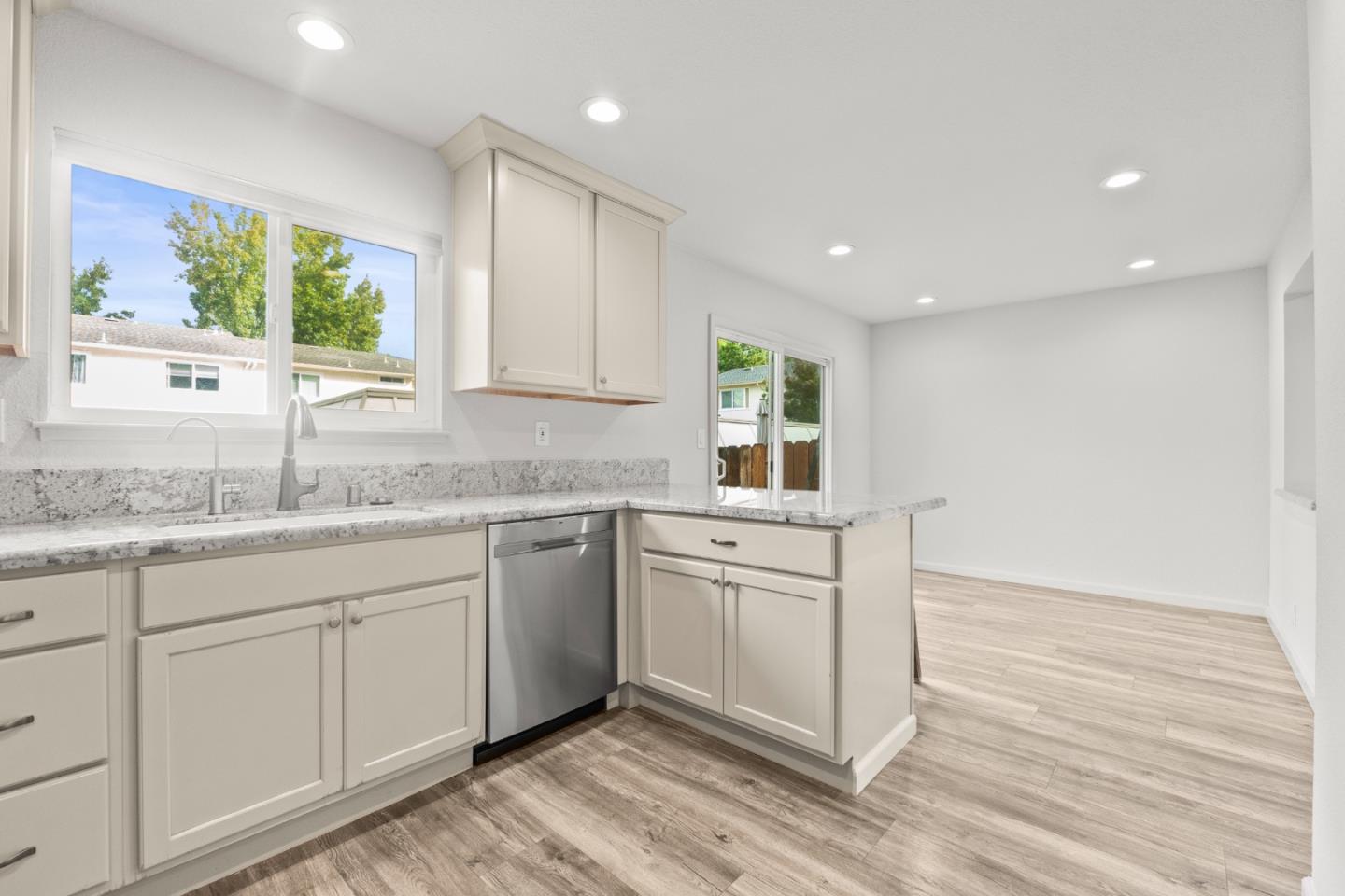 Detail Gallery Image 7 of 26 For 3828 Keneland Way, Pleasanton,  CA 94588 - 4 Beds | 2/1 Baths