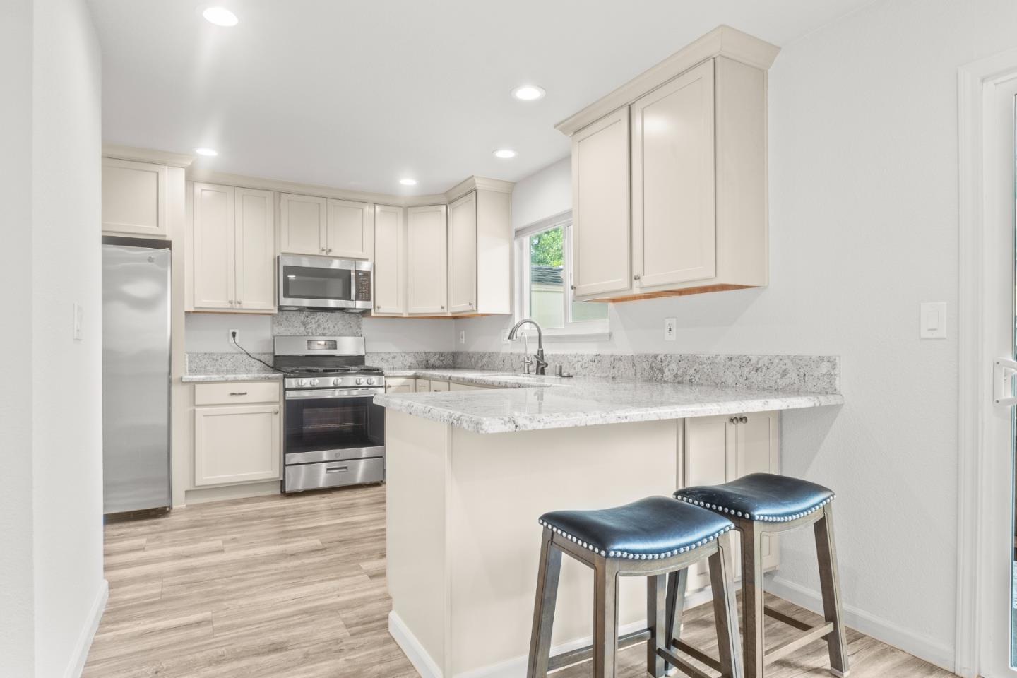 Detail Gallery Image 8 of 26 For 3828 Keneland Way, Pleasanton,  CA 94588 - 4 Beds | 2/1 Baths