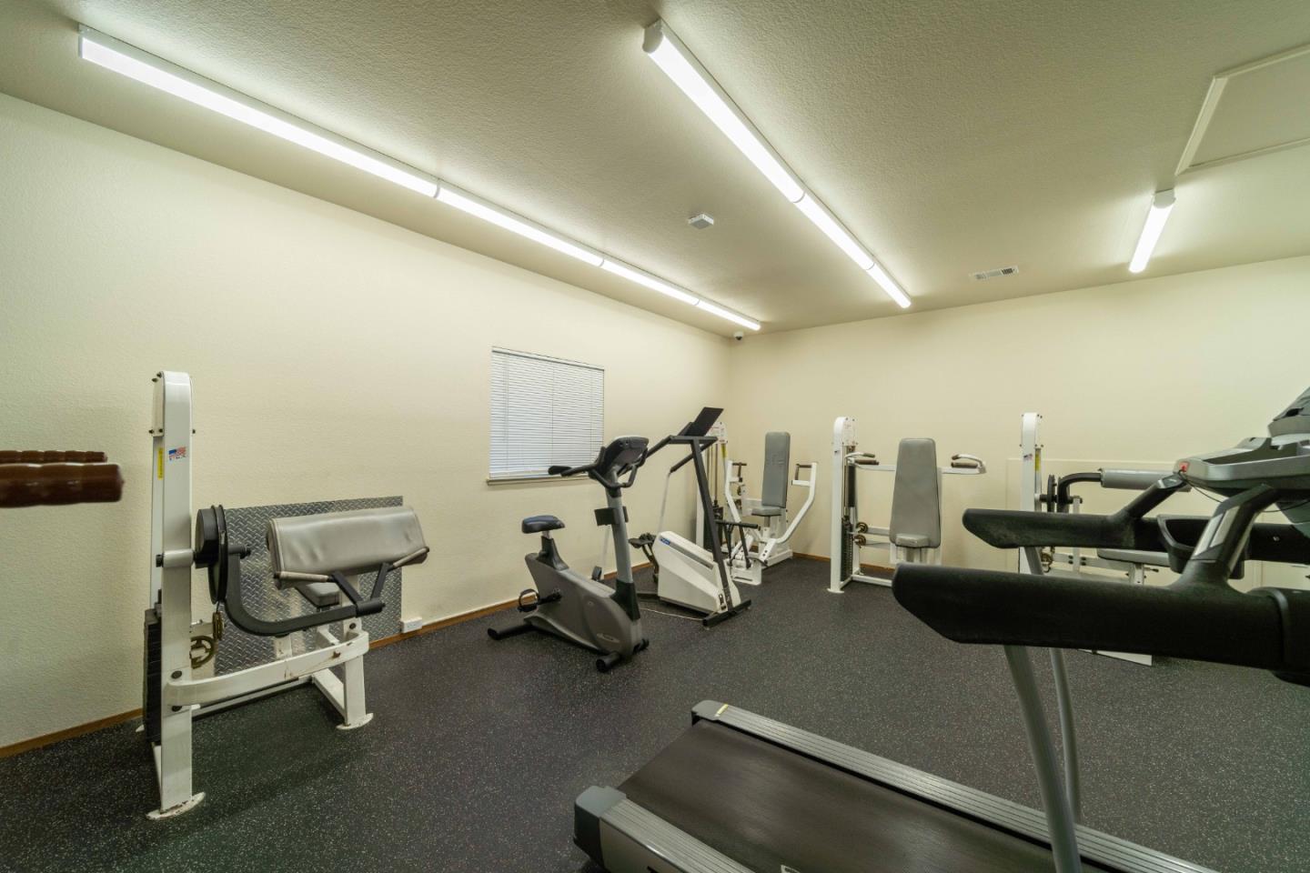 Detail Gallery Image 15 of 31 For 3354 Shadow Park Pl, San Jose,  CA 95121 - 2 Beds | 1 Baths