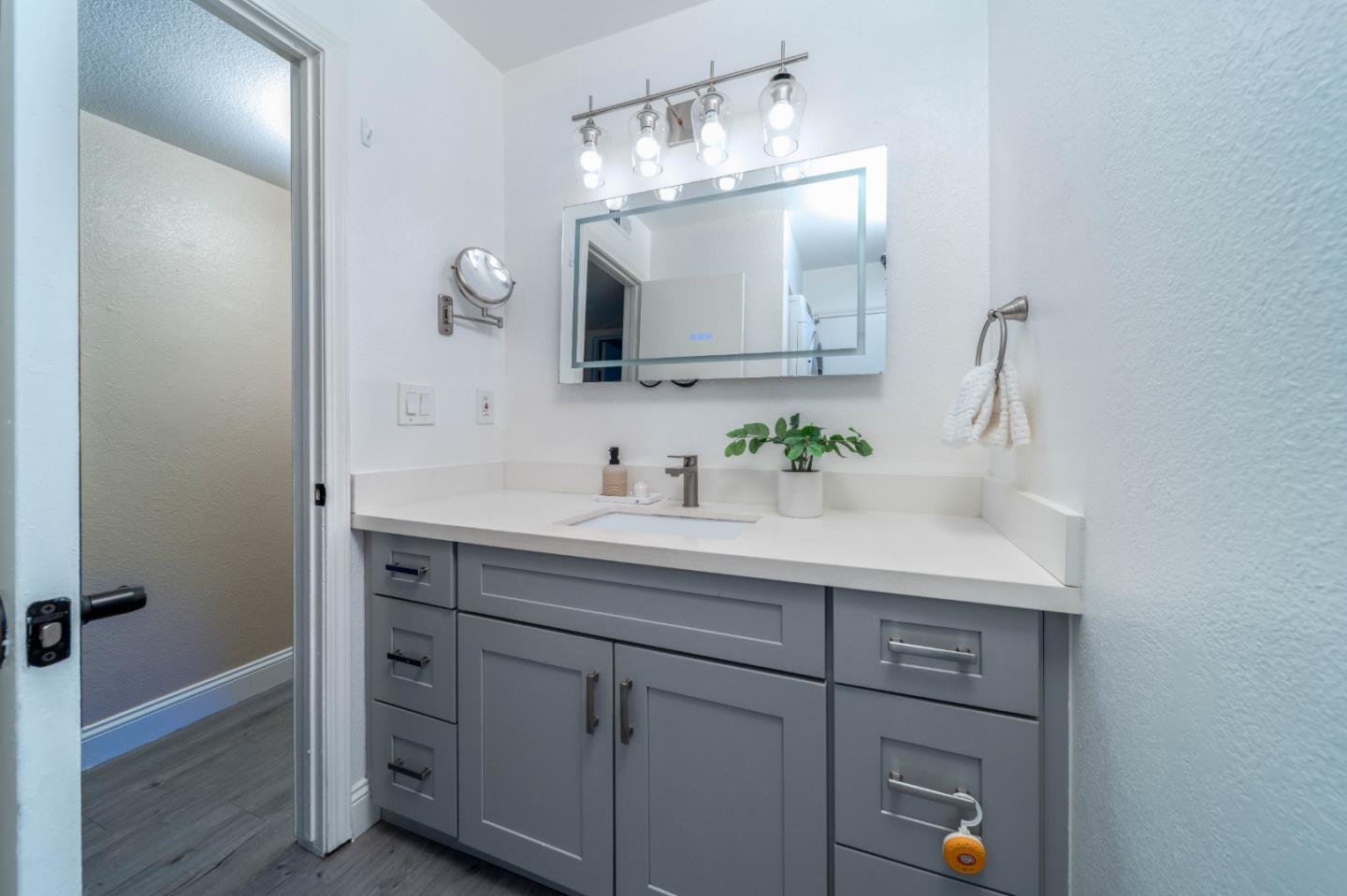 Detail Gallery Image 6 of 31 For 3354 Shadow Park Pl, San Jose,  CA 95121 - 2 Beds | 1 Baths