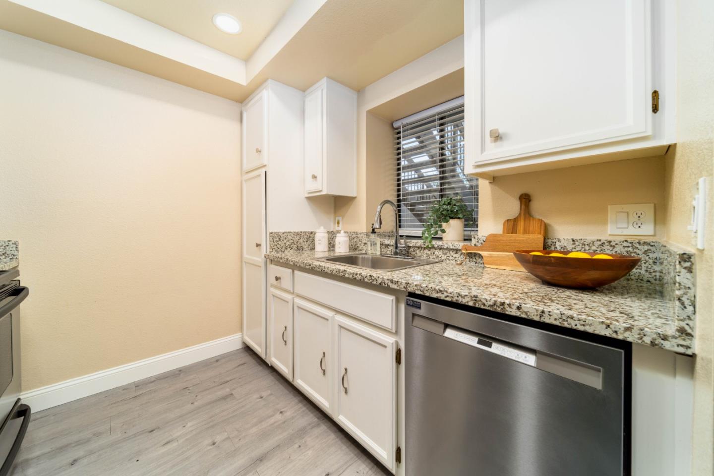 Detail Gallery Image 8 of 31 For 3354 Shadow Park Pl, San Jose,  CA 95121 - 2 Beds | 1 Baths