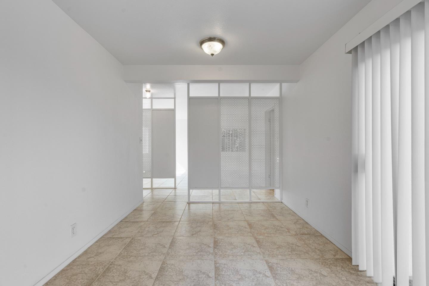 Detail Gallery Image 12 of 36 For 587 Mariposa St, Salinas,  CA 93906 - 3 Beds | 2 Baths