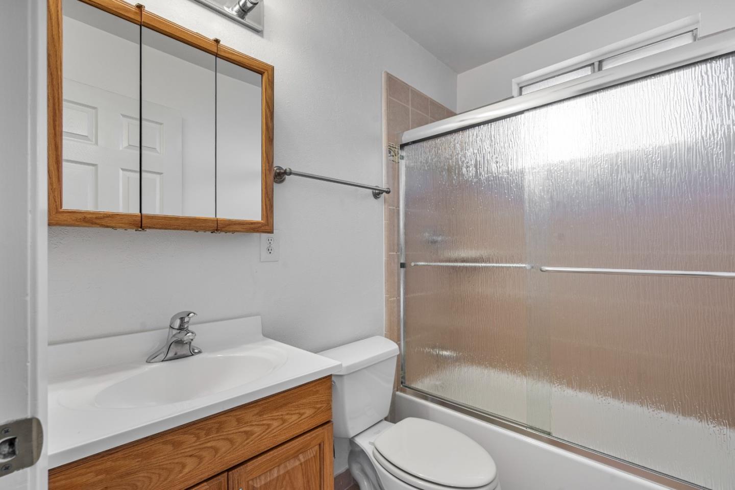 Detail Gallery Image 15 of 36 For 587 Mariposa St, Salinas,  CA 93906 - 3 Beds | 2 Baths