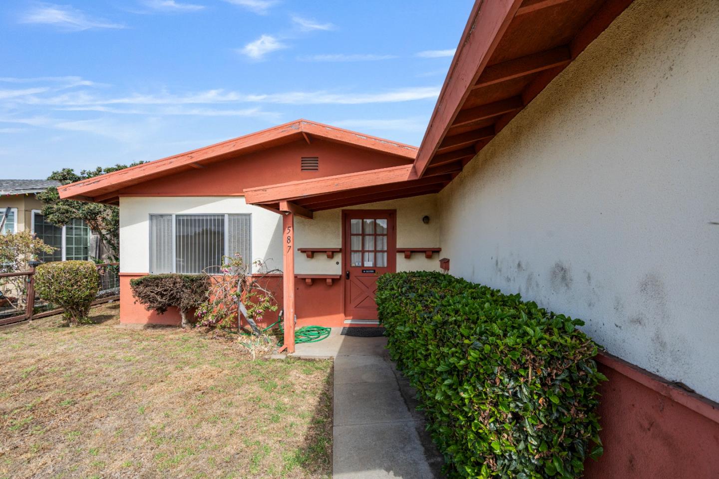 Detail Gallery Image 5 of 36 For 587 Mariposa St, Salinas,  CA 93906 - 3 Beds | 2 Baths