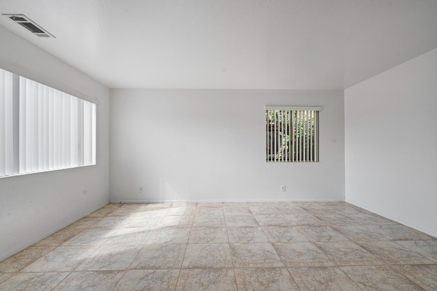 Detail Gallery Image 9 of 36 For 587 Mariposa St, Salinas,  CA 93906 - 3 Beds | 2 Baths