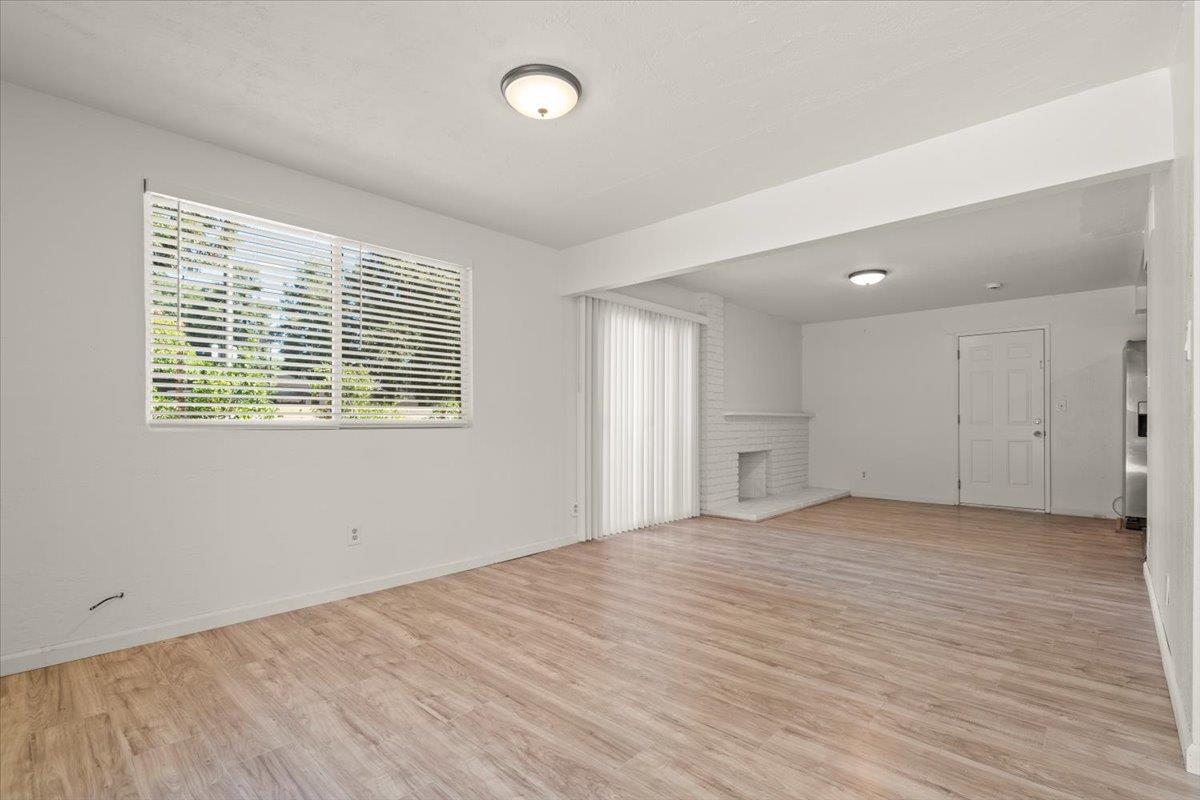 Detail Gallery Image 4 of 16 For 10101 Richwood Dr, Cupertino,  CA 95014 - 3 Beds | 2 Baths