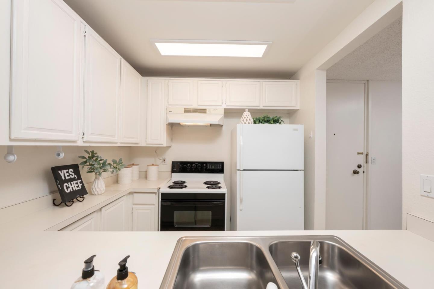 Detail Gallery Image 8 of 16 For 316 N El Camino Real #306,  San Mateo,  CA 94401 - 2 Beds | 2 Baths