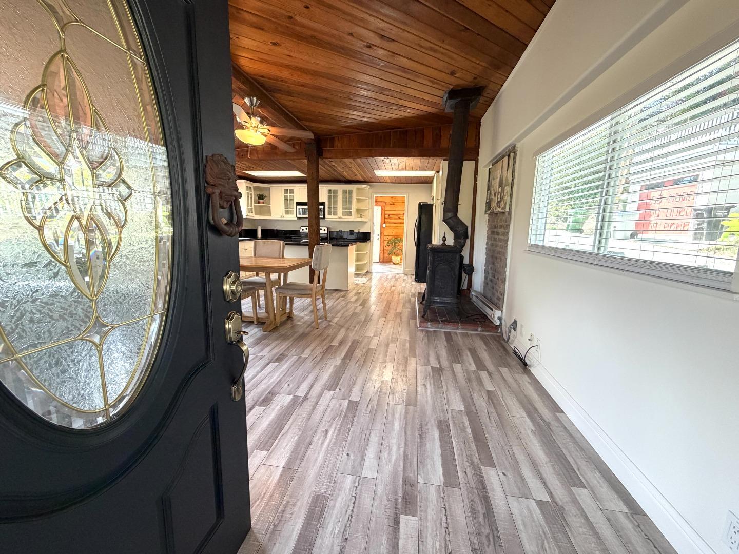 Detail Gallery Image 4 of 23 For 17944 Madrone Dr, Los Gatos,  CA 95033 - 2 Beds | 1 Baths