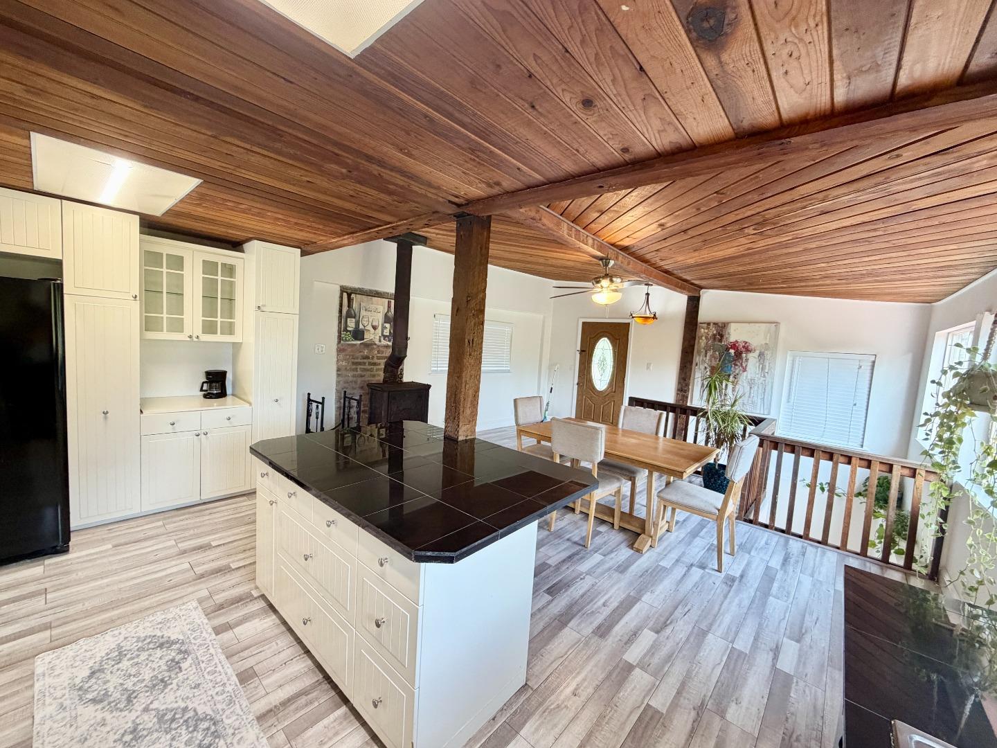 Detail Gallery Image 6 of 23 For 17944 Madrone Dr, Los Gatos,  CA 95033 - 2 Beds | 1 Baths