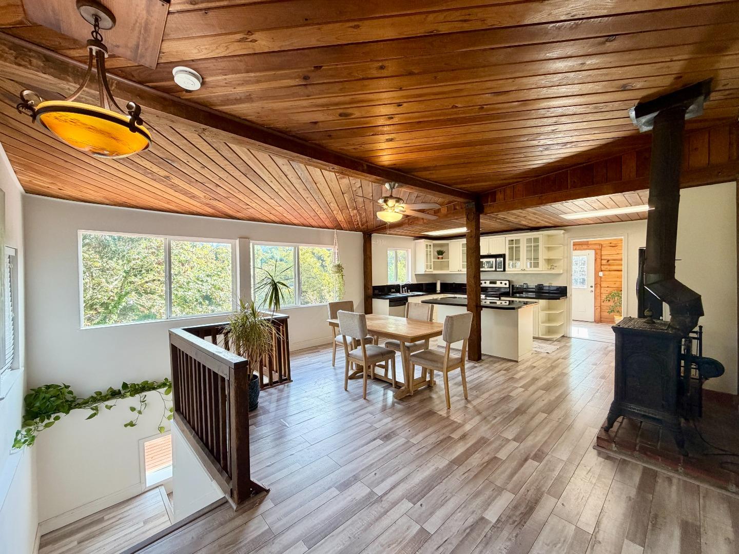 Detail Gallery Image 8 of 23 For 17944 Madrone Dr, Los Gatos,  CA 95033 - 2 Beds | 1 Baths