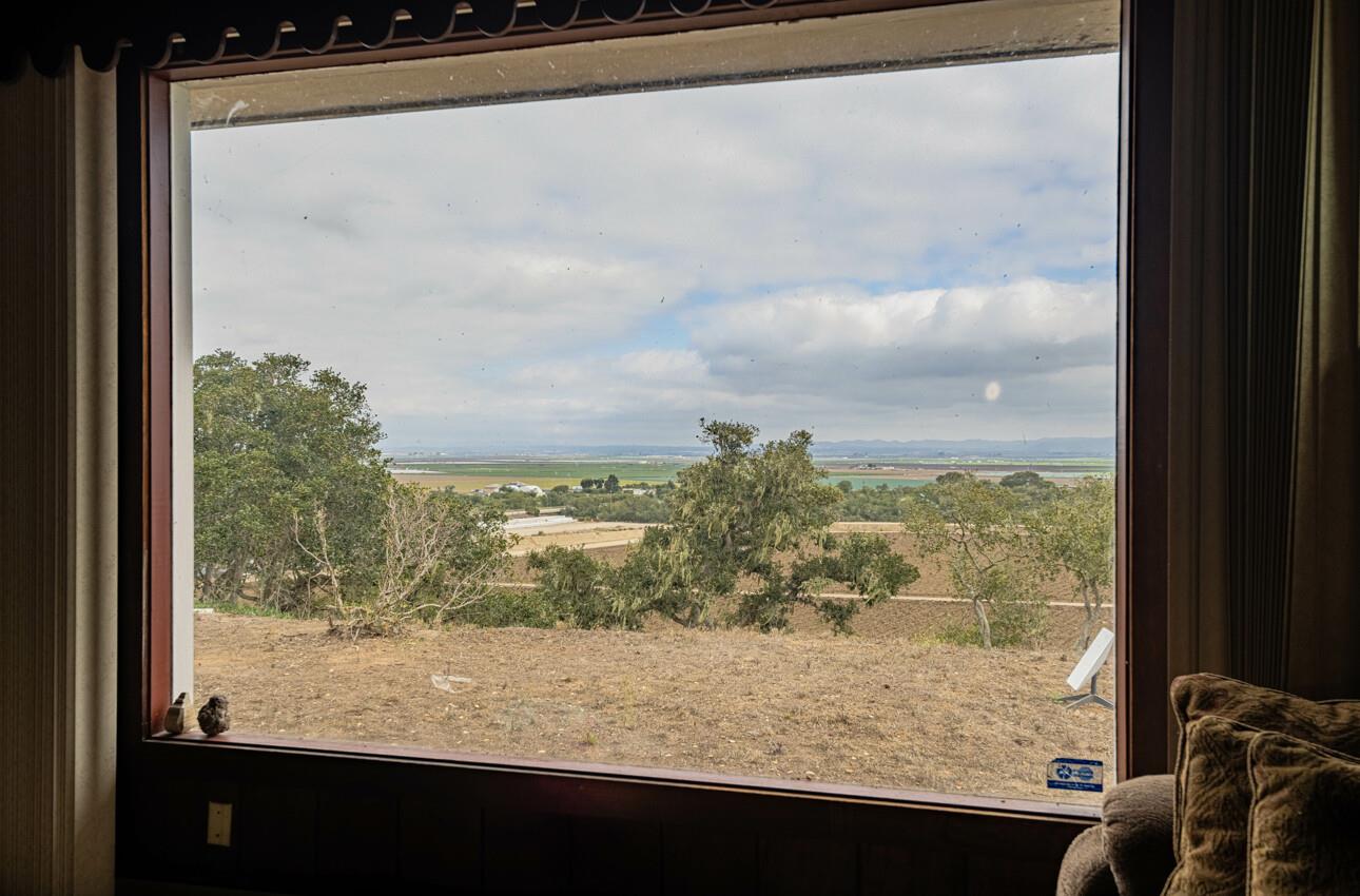 Detail Gallery Image 4 of 29 For 905 W Blanco Rd, Salinas,  CA 93908 - 2 Beds | 1 Baths