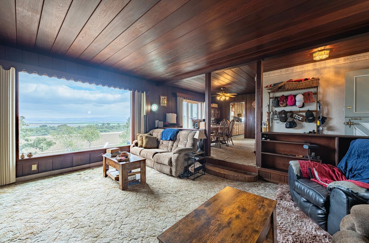 Detail Gallery Image 6 of 29 For 905 W Blanco Rd, Salinas,  CA 93908 - 2 Beds | 1 Baths