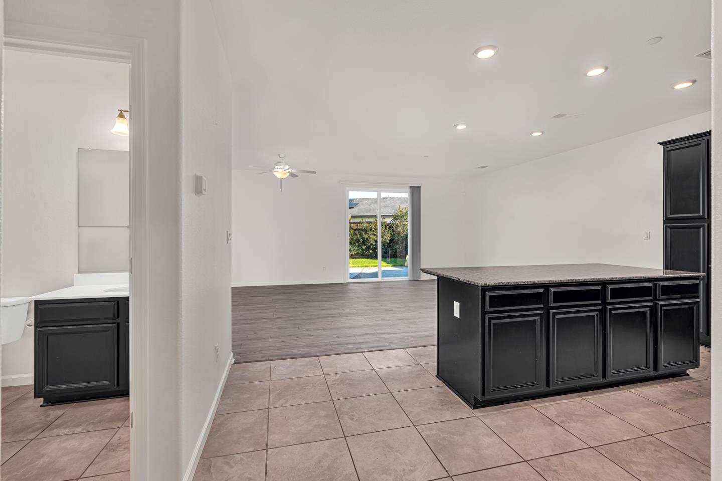 Detail Gallery Image 14 of 20 For 664 Amabile Dr, Los Banos,  CA 93635 - 4 Beds | 3 Baths