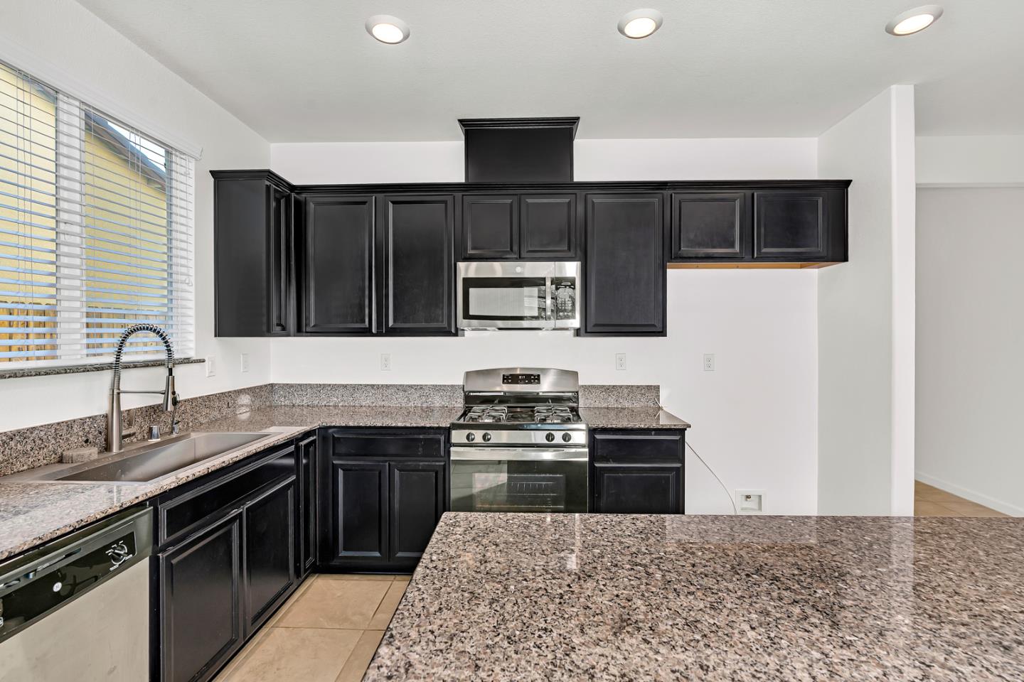 Detail Gallery Image 22 of 22 For 664 Amabile Dr, Los Banos,  CA 93635 - 4 Beds | 3 Baths