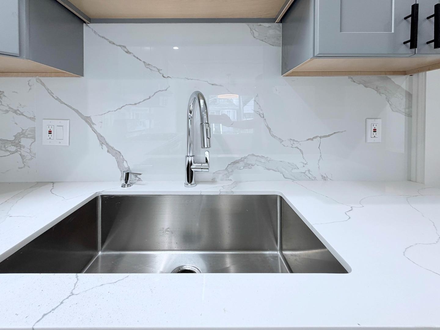 Detail Gallery Image 10 of 33 For 1180 Fitzgerald Ave, San Francisco,  CA 94124 - 5 Beds | 3 Baths