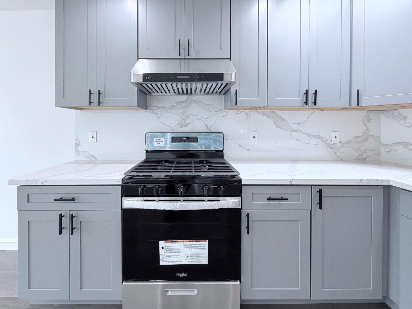 Detail Gallery Image 11 of 33 For 1180 Fitzgerald Ave, San Francisco,  CA 94124 - 5 Beds | 3 Baths