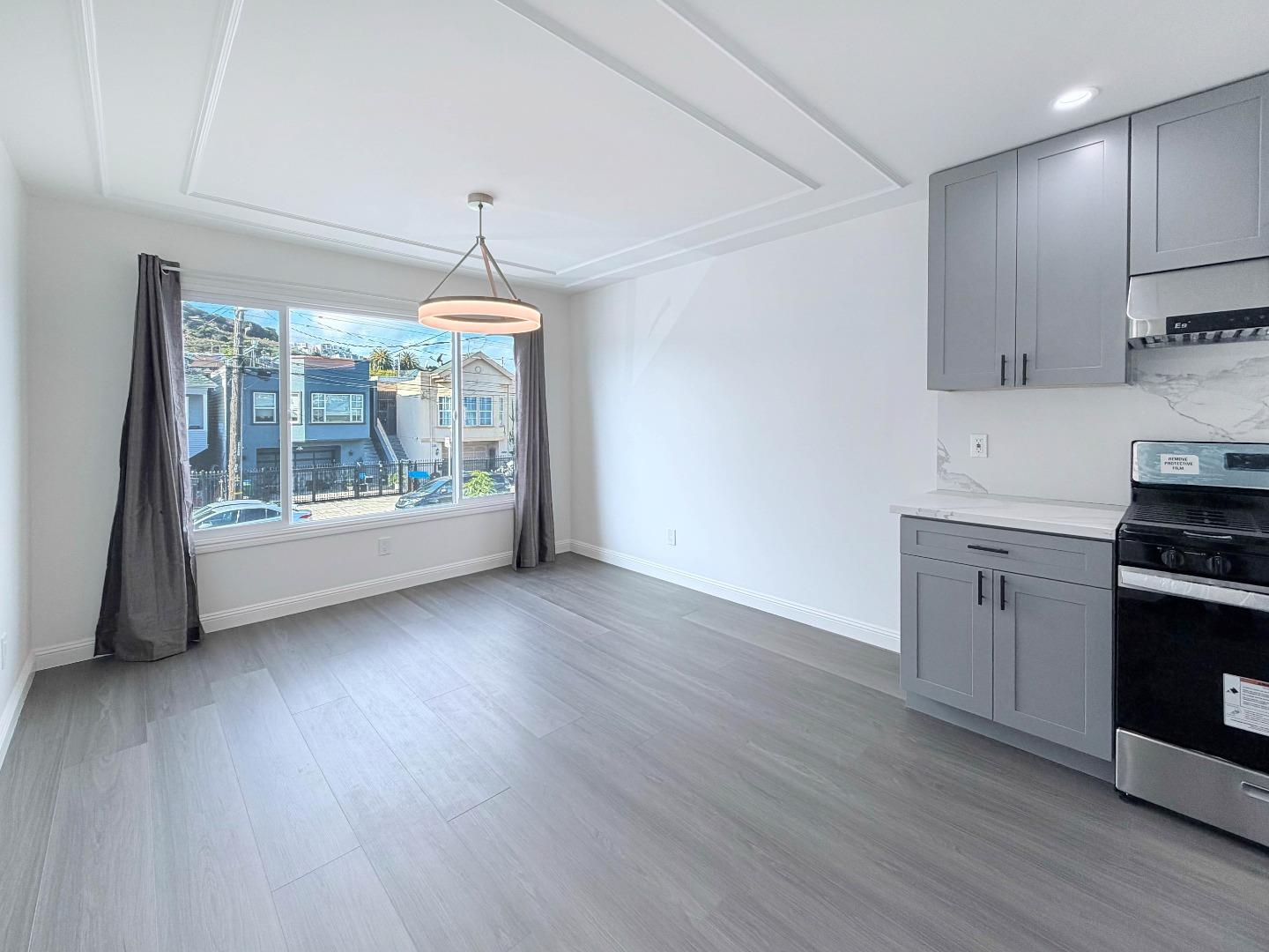 Detail Gallery Image 7 of 33 For 1180 Fitzgerald Ave, San Francisco,  CA 94124 - 5 Beds | 3 Baths