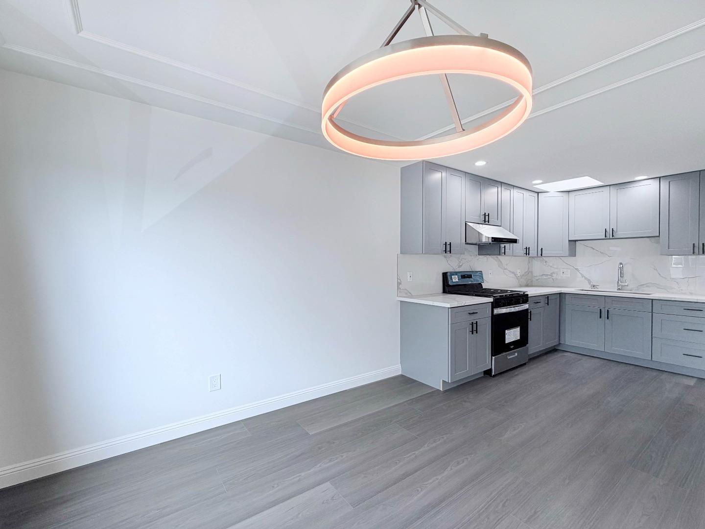 Detail Gallery Image 8 of 33 For 1180 Fitzgerald Ave, San Francisco,  CA 94124 - 5 Beds | 3 Baths