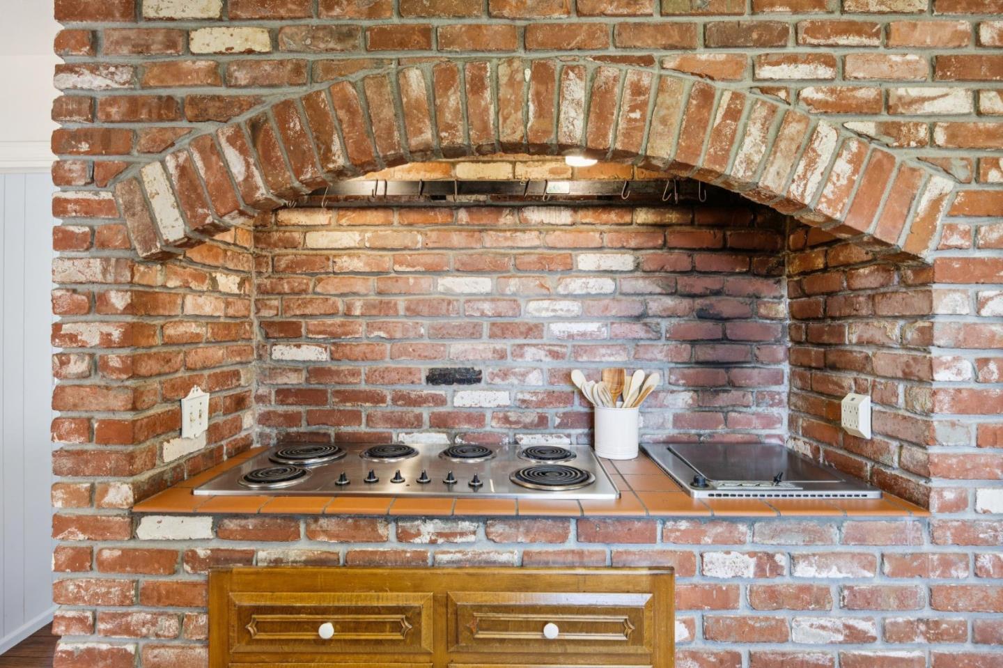 Detail Gallery Image 10 of 49 For 15495 via Caballero, Monte Sereno,  CA 95030 - 5 Beds | 3/1 Baths