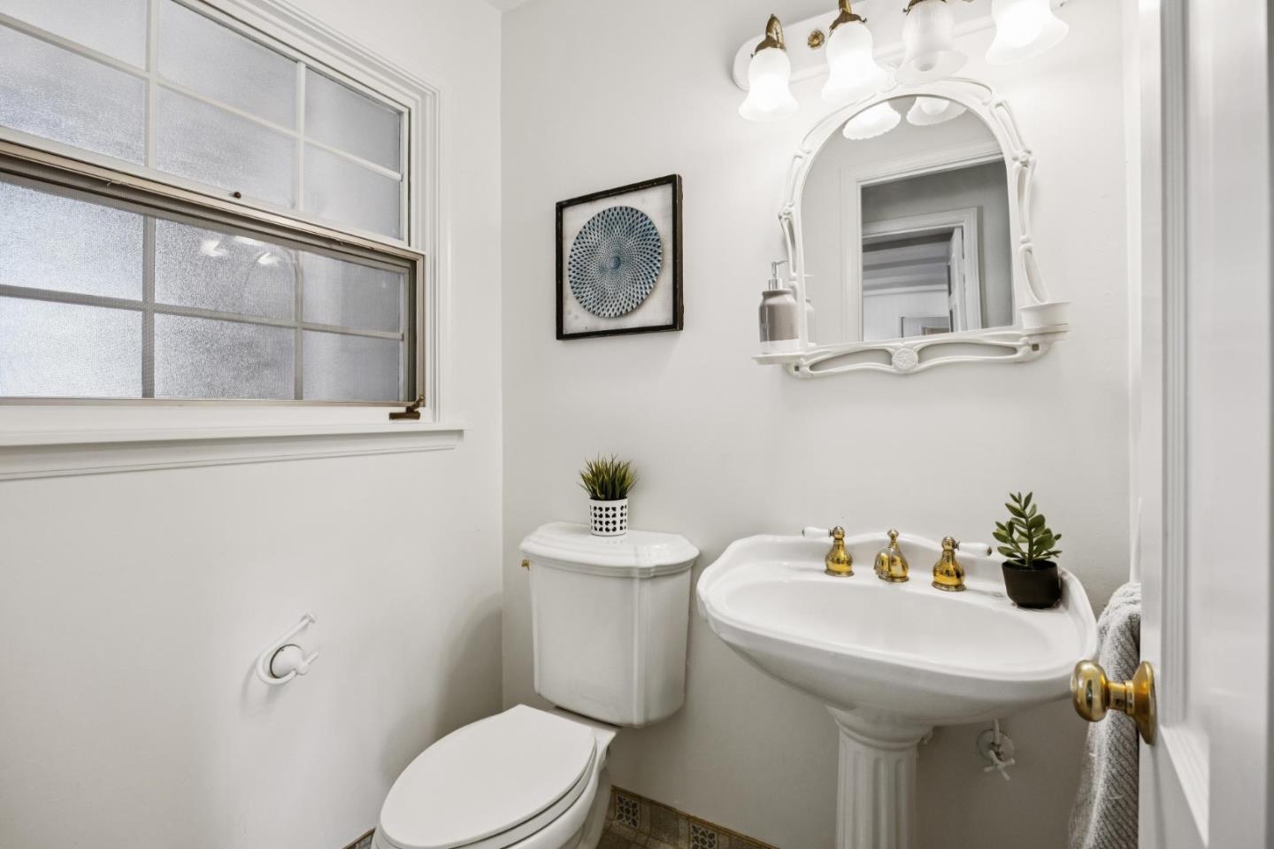 Detail Gallery Image 17 of 49 For 15495 via Caballero, Monte Sereno,  CA 95030 - 5 Beds | 3/1 Baths