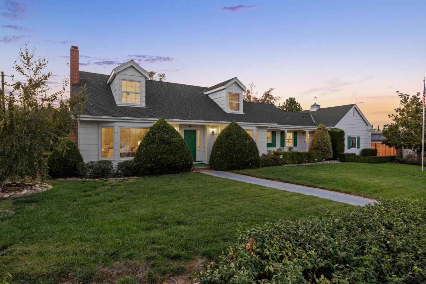 Detail Gallery Image 3 of 49 For 15495 via Caballero, Monte Sereno,  CA 95030 - 5 Beds | 3/1 Baths