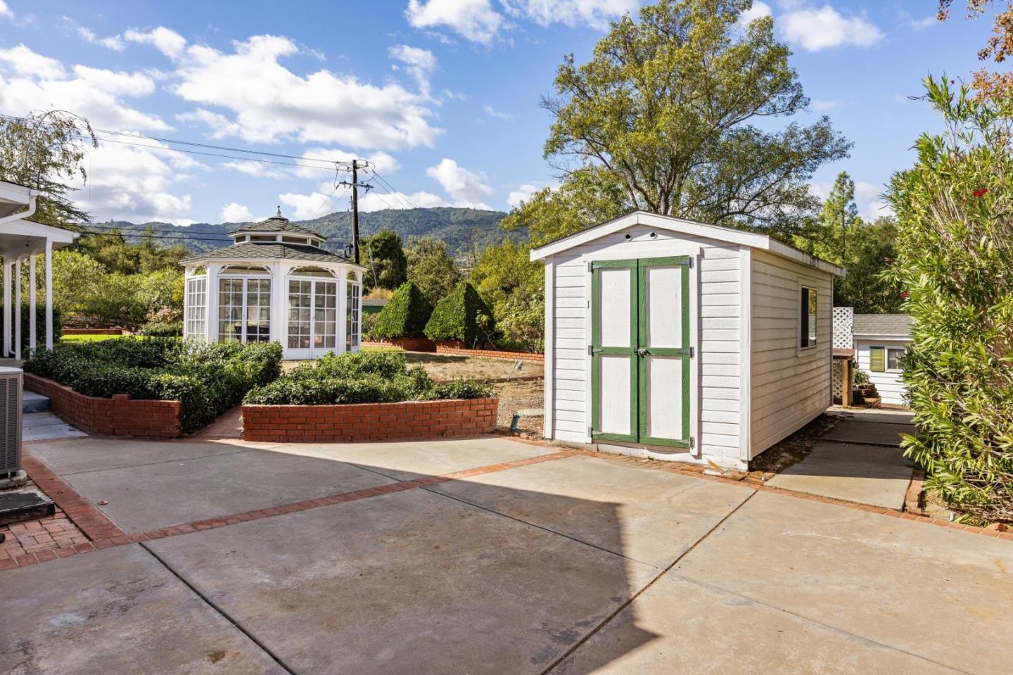 Detail Gallery Image 33 of 49 For 15495 via Caballero, Monte Sereno,  CA 95030 - 5 Beds | 3/1 Baths