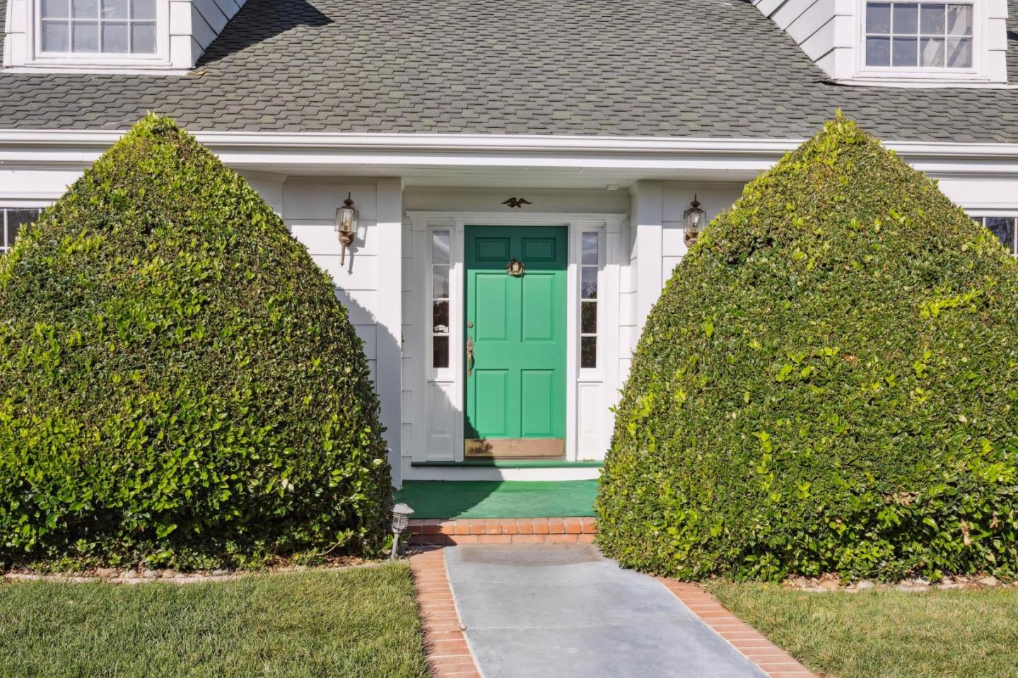 Detail Gallery Image 4 of 49 For 15495 via Caballero, Monte Sereno,  CA 95030 - 5 Beds | 3/1 Baths