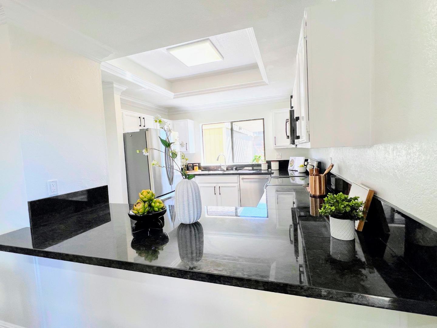 Detail Gallery Image 13 of 62 For 801 Ram Ln, Foster City,  CA 94404 - 3 Beds | 2/1 Baths