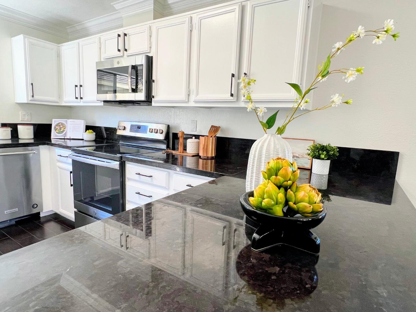 Detail Gallery Image 14 of 62 For 801 Ram Ln, Foster City,  CA 94404 - 3 Beds | 2/1 Baths