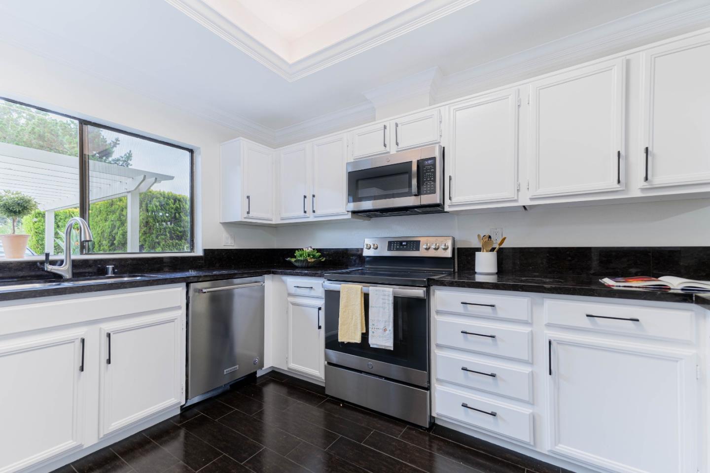 Detail Gallery Image 6 of 62 For 801 Ram Ln, Foster City,  CA 94404 - 3 Beds | 2/1 Baths