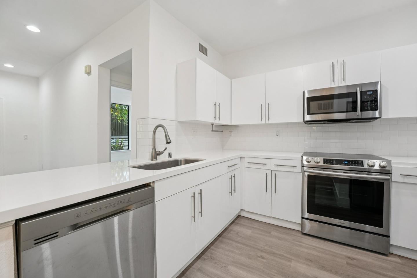 Detail Gallery Image 9 of 22 For 1060 S 3rd St #129,  San Jose,  CA 95112 - 2 Beds | 2 Baths