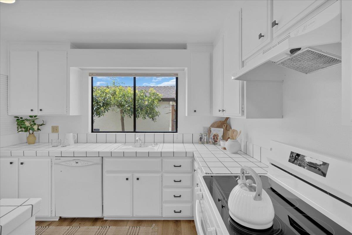 Detail Gallery Image 11 of 31 For 605 Acorn Ct, Pacific Grove,  CA 93950 - 3 Beds | 2/1 Baths