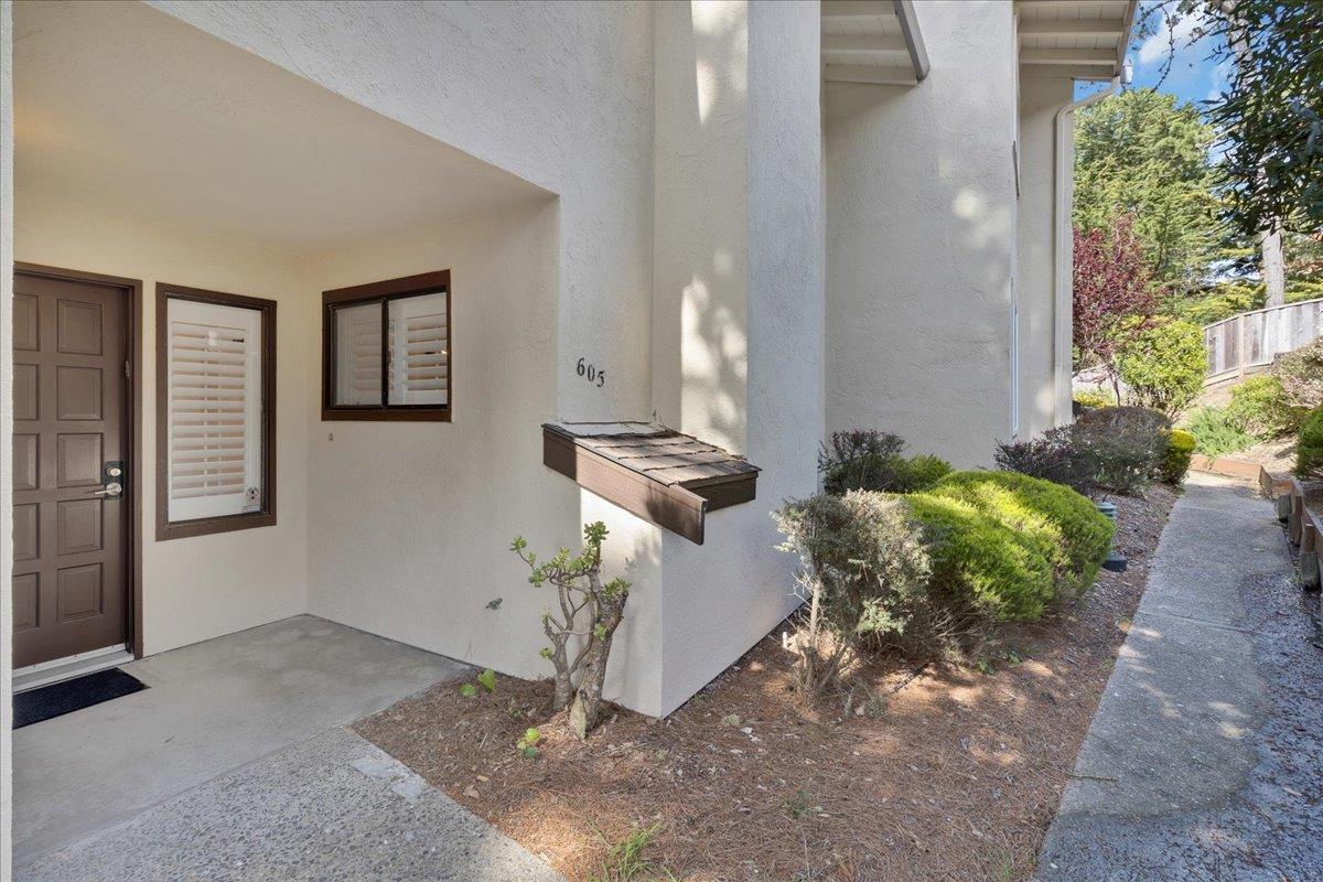 Detail Gallery Image 3 of 31 For 605 Acorn Ct, Pacific Grove,  CA 93950 - 3 Beds | 2/1 Baths