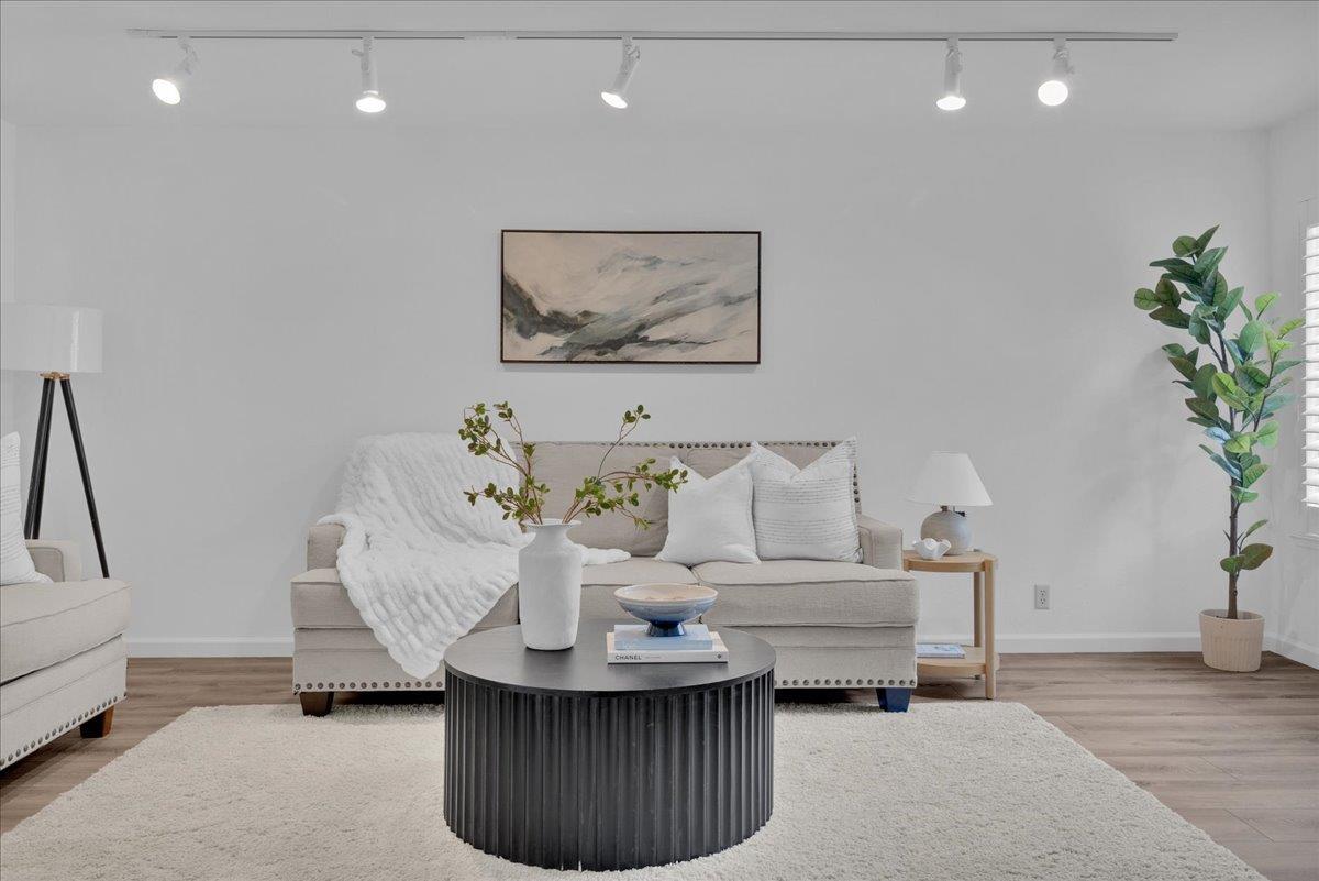 Detail Gallery Image 5 of 31 For 605 Acorn Ct, Pacific Grove,  CA 93950 - 3 Beds | 2/1 Baths