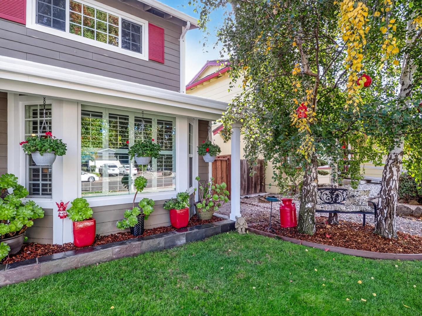 Detail Gallery Image 3 of 35 For 246 Leota Ave, Sunnyvale,  CA 94086 - 4 Beds | 2/1 Baths